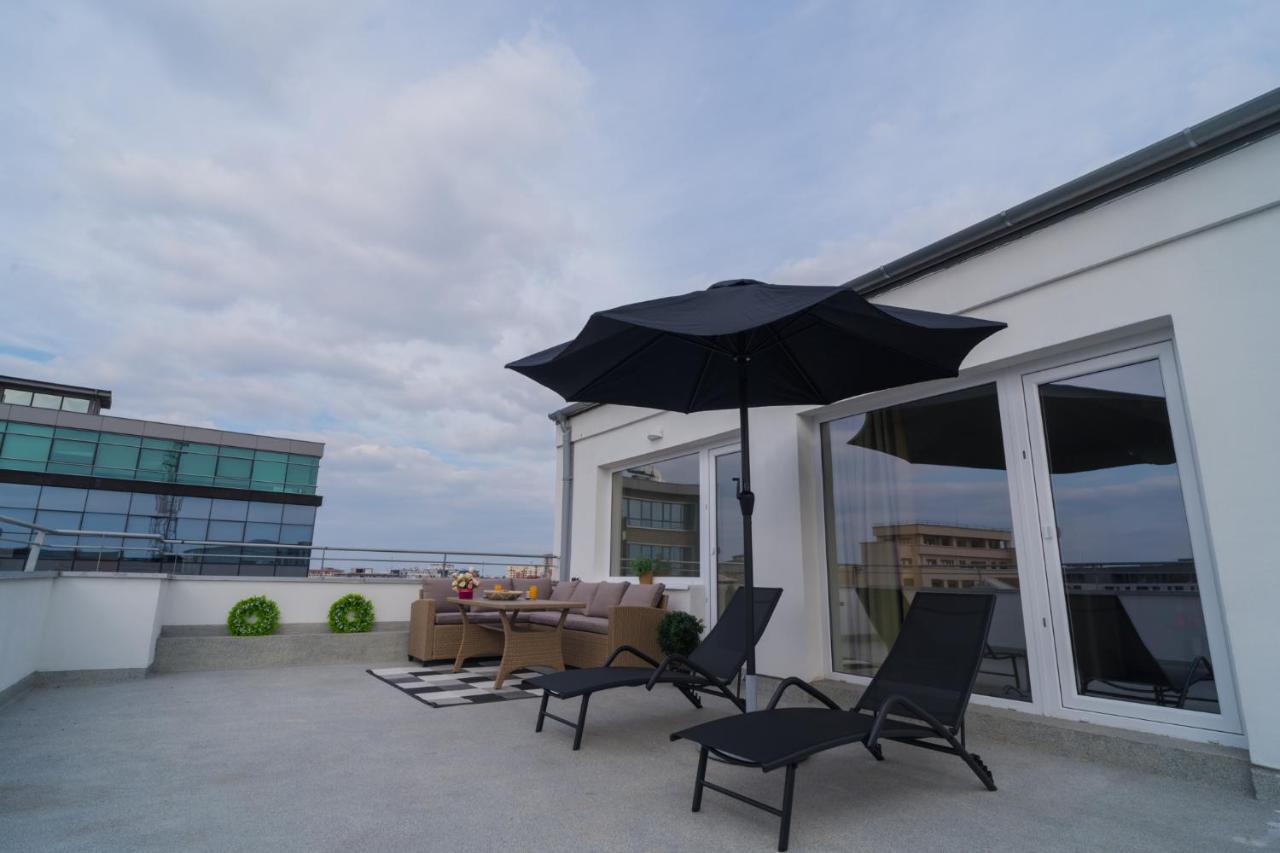 Penthouse With Huge Rooftop Terrace & City View ブカレスト エクステリア 写真