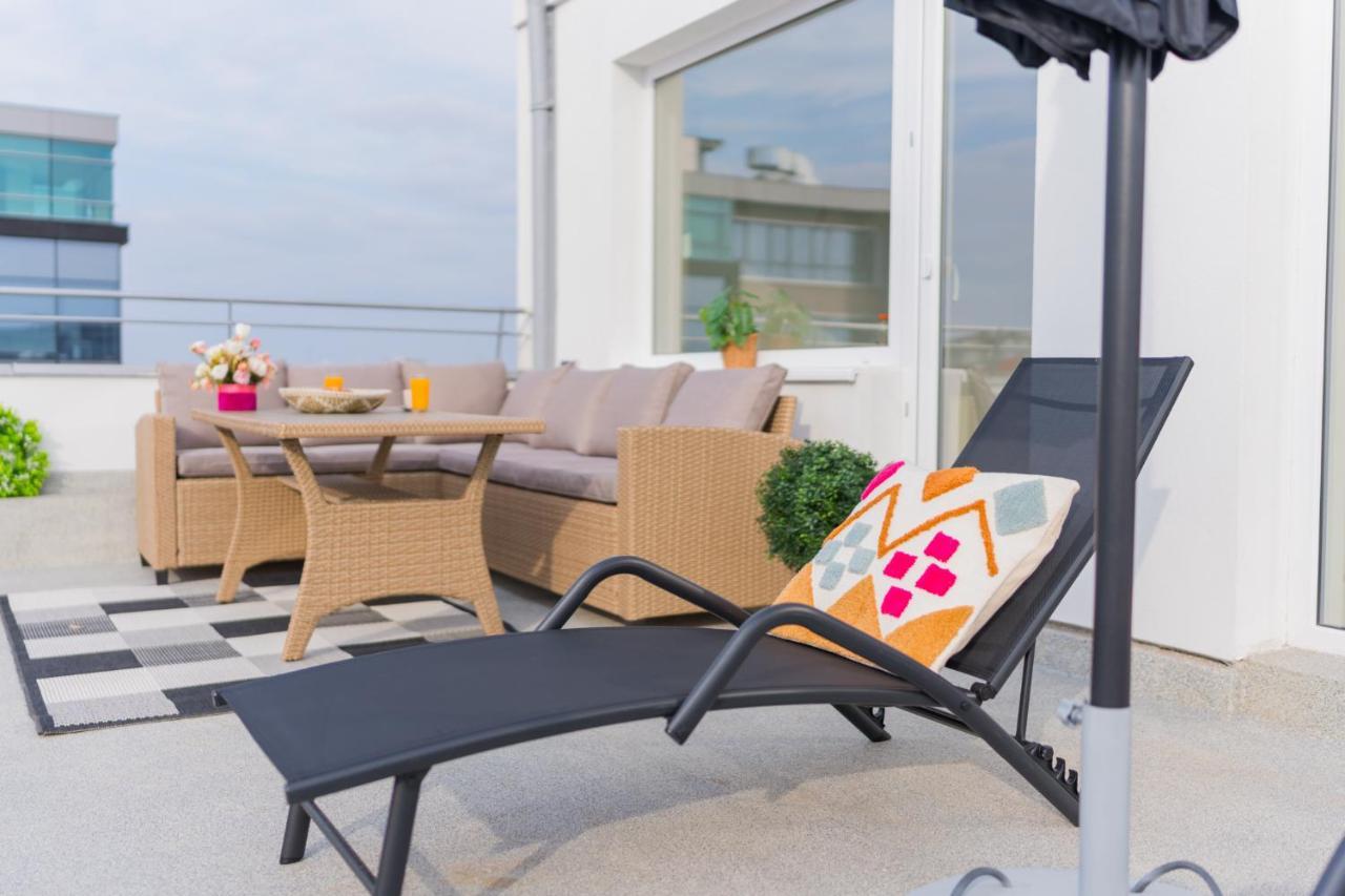 Penthouse With Huge Rooftop Terrace & City View ブカレスト エクステリア 写真