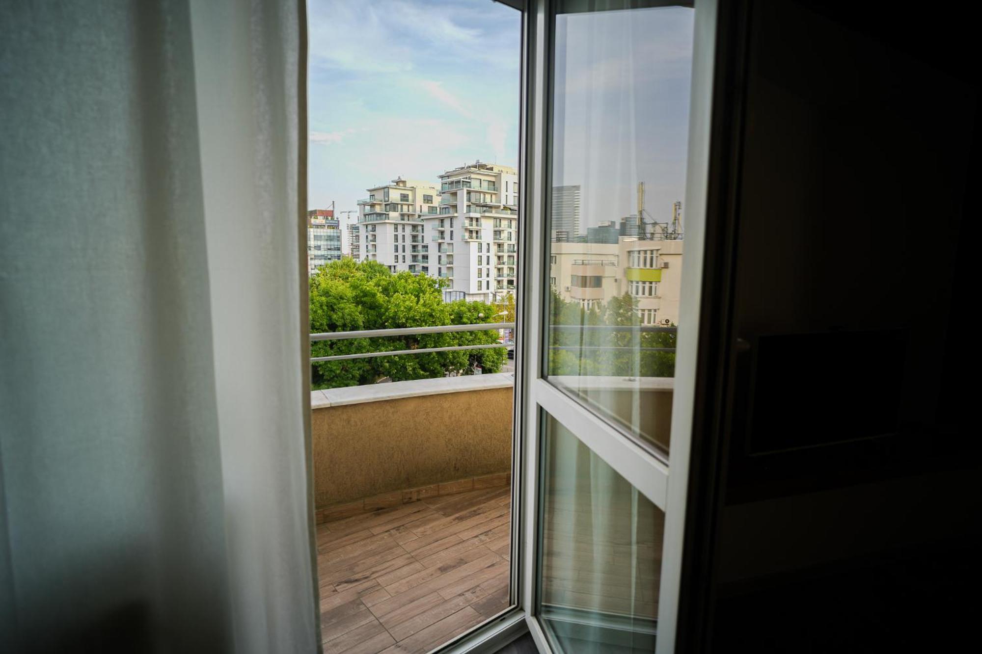 Penthouse With Huge Rooftop Terrace & City View ブカレスト エクステリア 写真