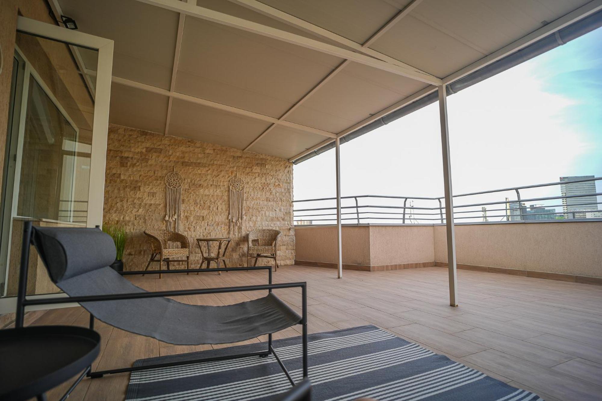 Penthouse With Huge Rooftop Terrace & City View ブカレスト エクステリア 写真