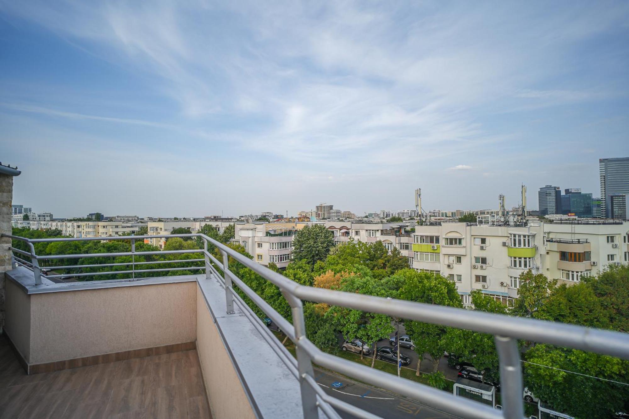 Penthouse With Huge Rooftop Terrace & City View ブカレスト エクステリア 写真